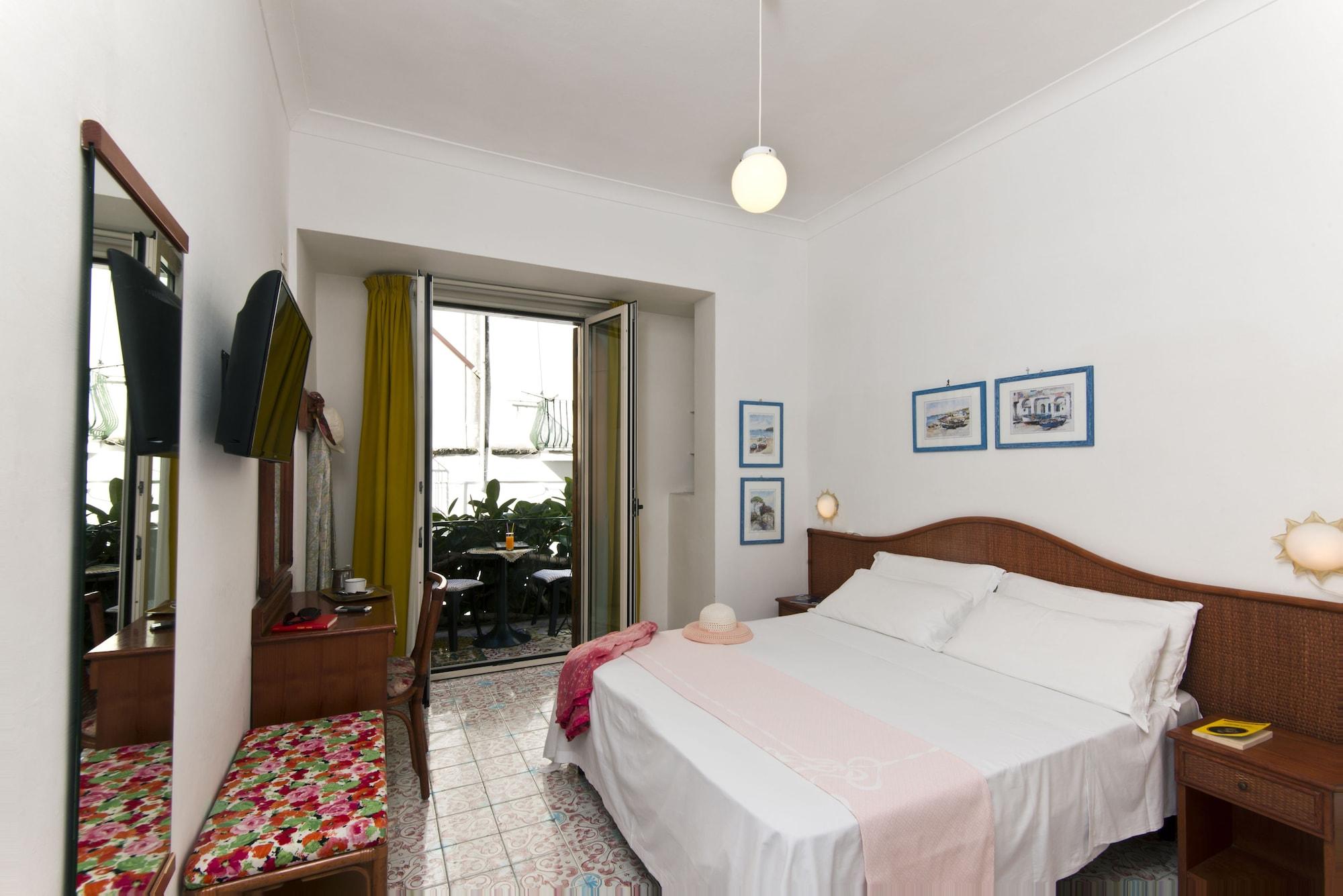 איסקיה Hotel Ulisse מראה חיצוני תמונה