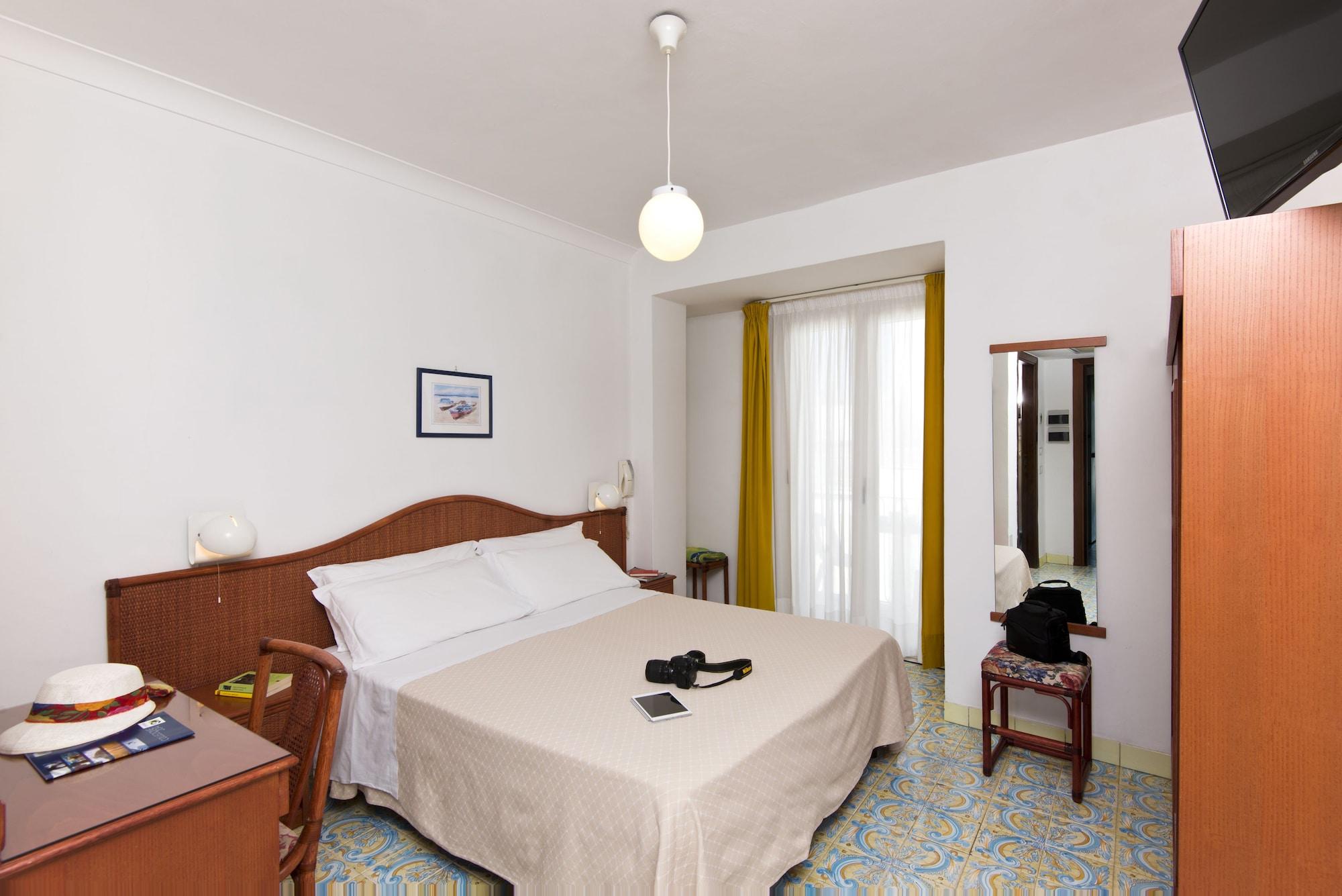 איסקיה Hotel Ulisse מראה חיצוני תמונה