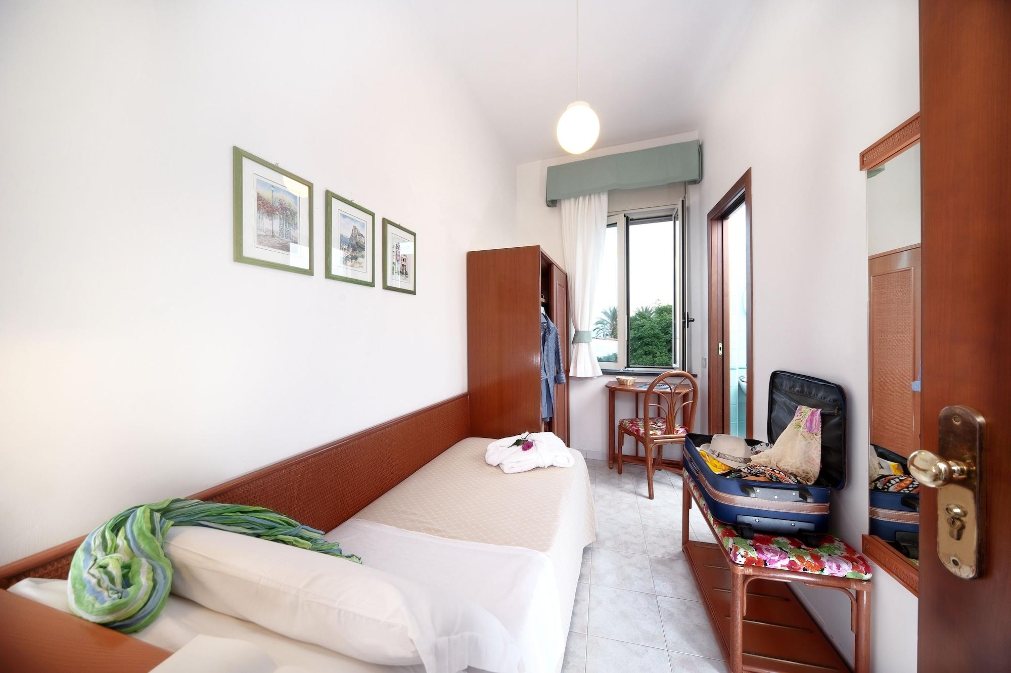 איסקיה Hotel Ulisse מראה חיצוני תמונה
