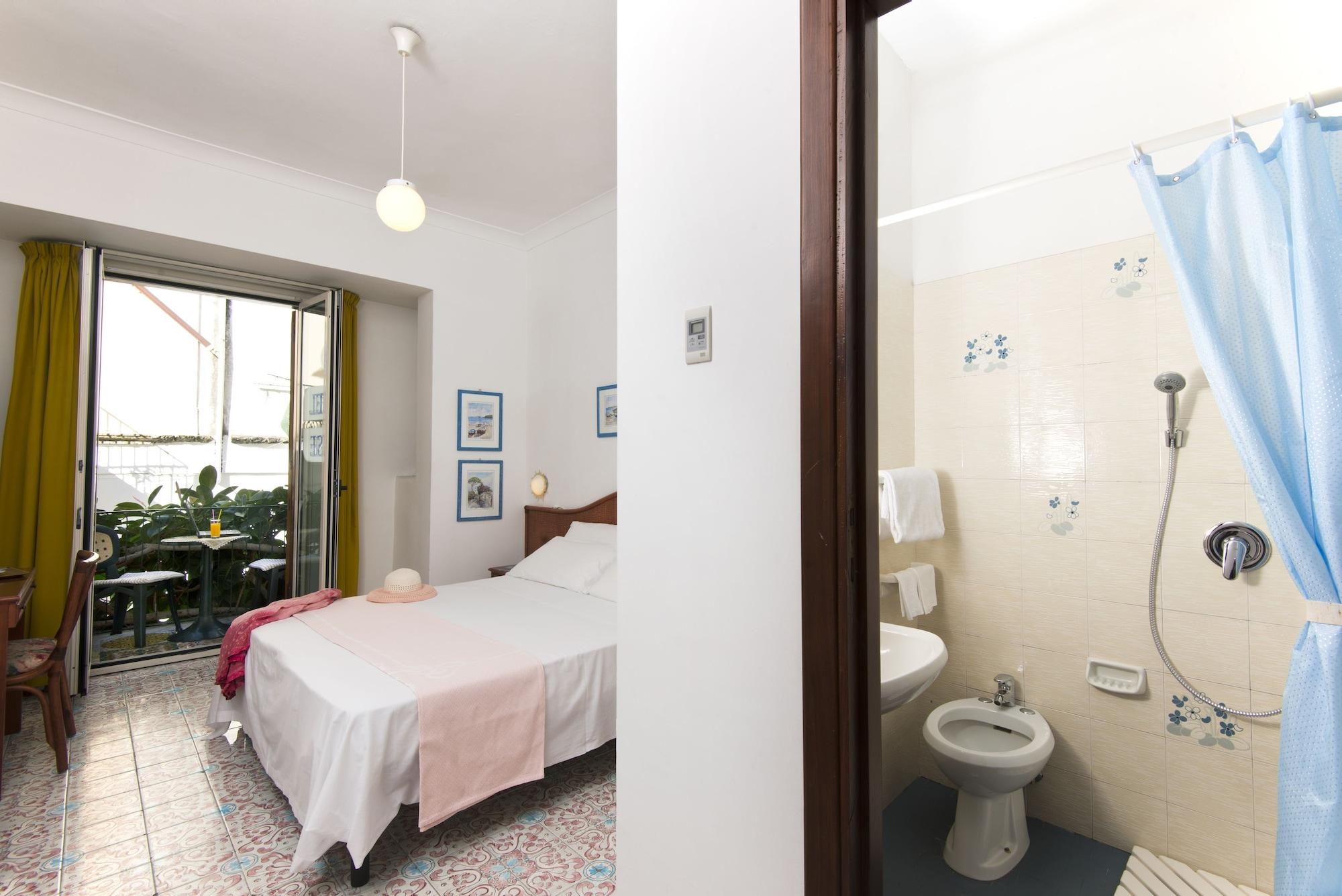 איסקיה Hotel Ulisse מראה חיצוני תמונה
