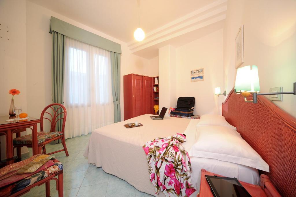 איסקיה Hotel Ulisse חדר תמונה