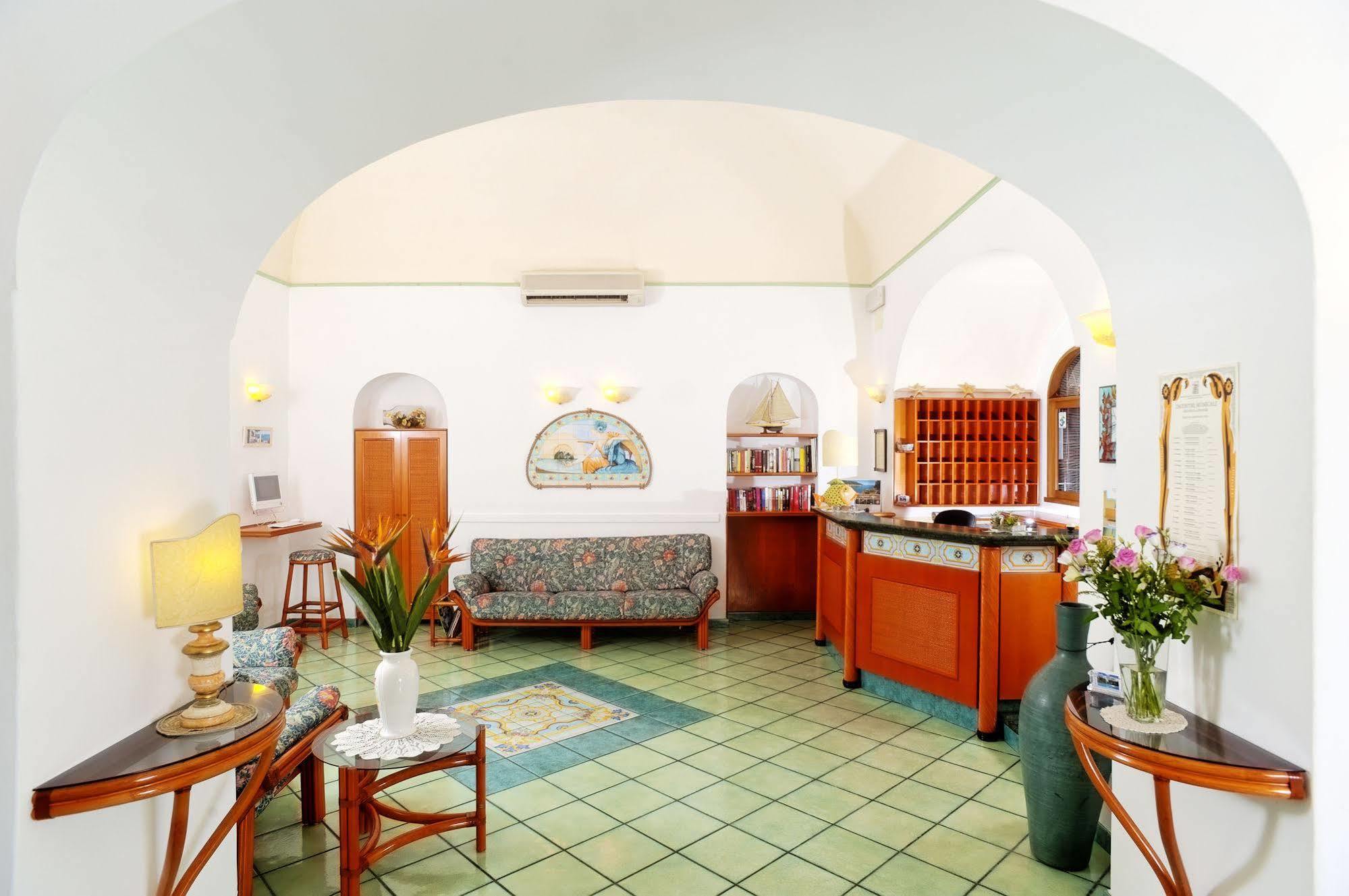 איסקיה Hotel Ulisse מראה חיצוני תמונה