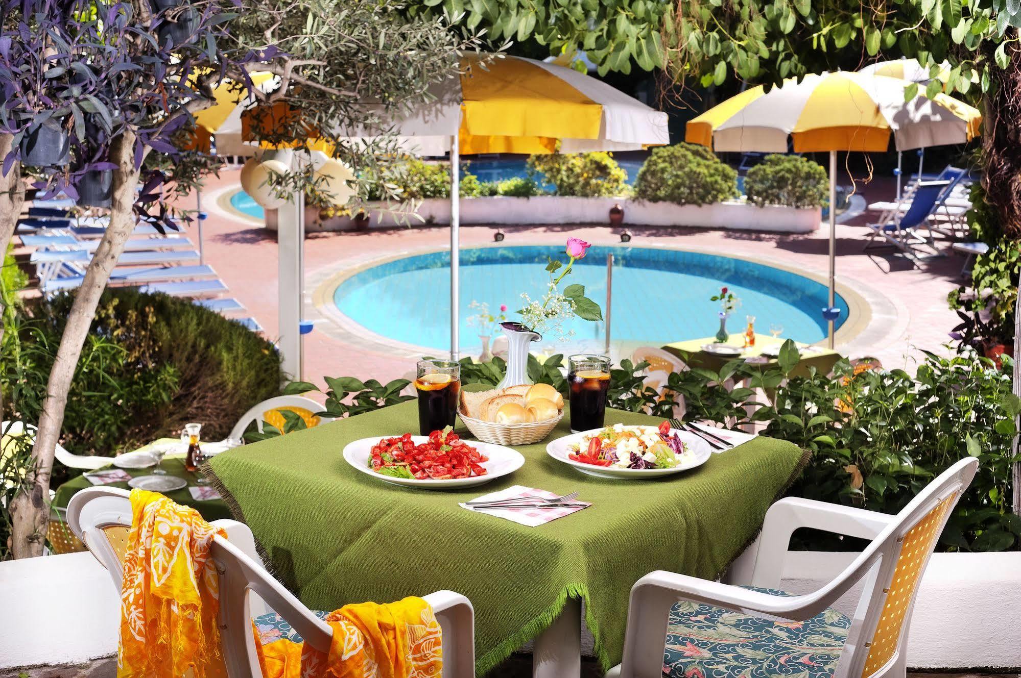 איסקיה Hotel Ulisse מראה חיצוני תמונה
